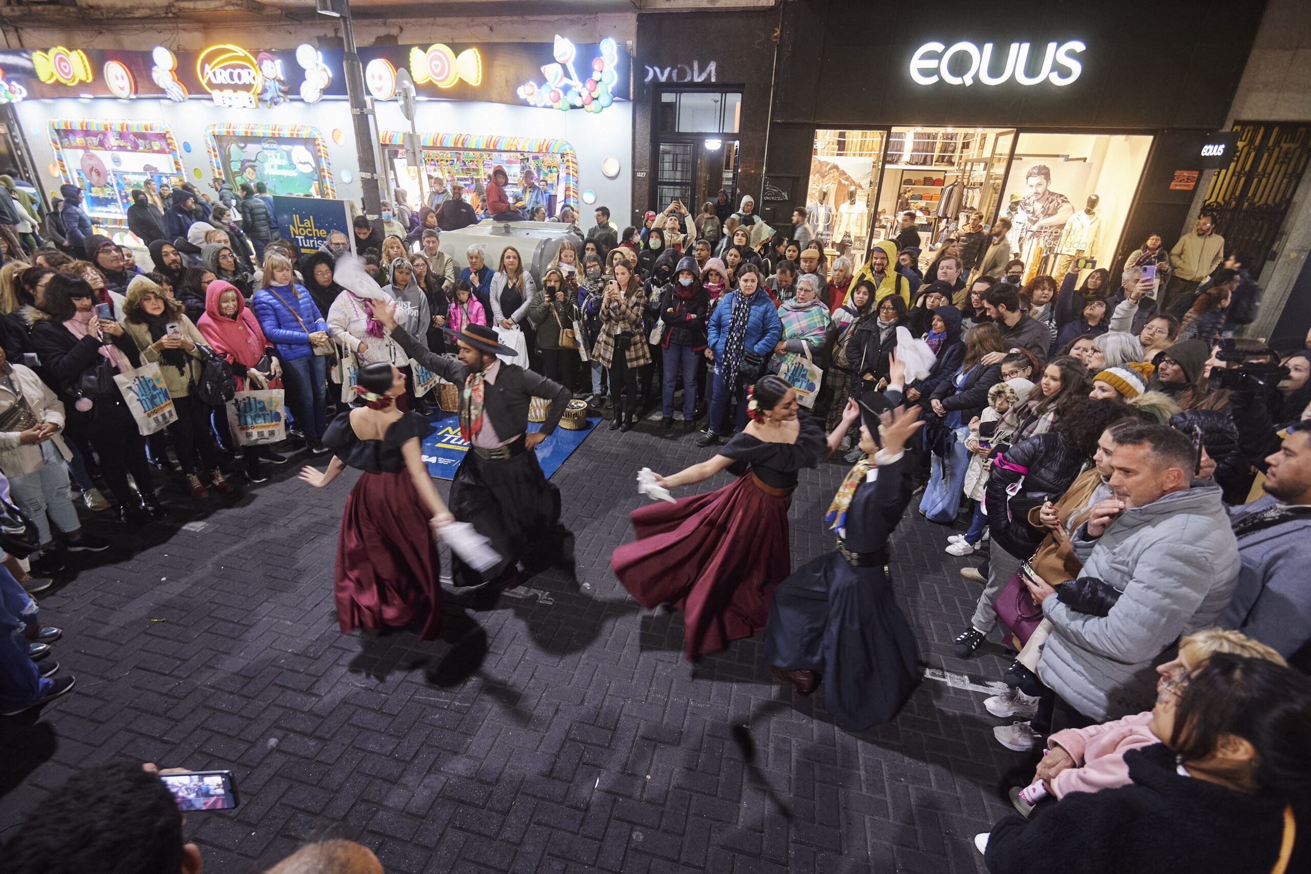 Fin de semana récord en CABA: Cerca de 100 mil turistas llegaron a la Ciudad de Buenos Aires