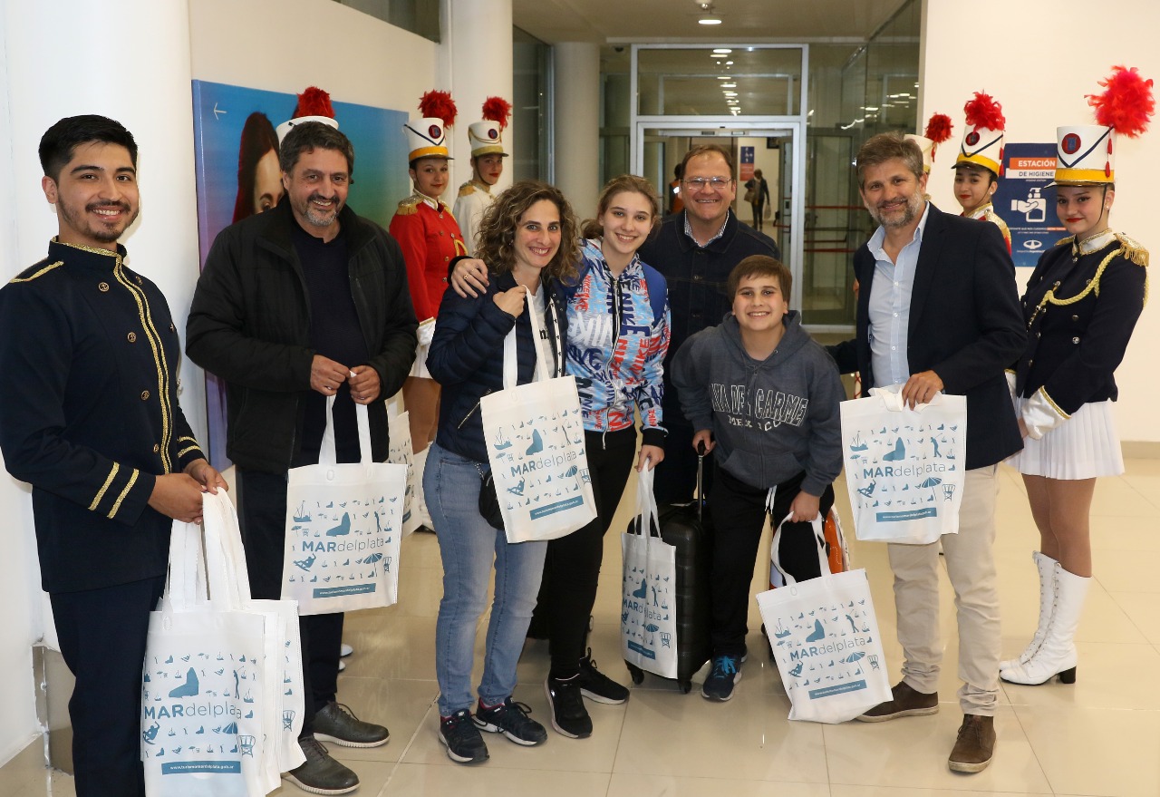 Mar del Plata recibió el primer vuelo directo desde Tucumán