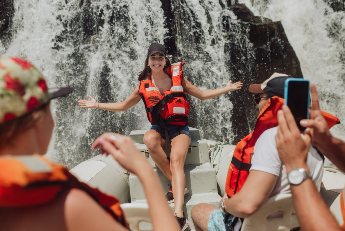 Argentina inserta un innovador incentivo para turistas uruguayos por vía fluvial
