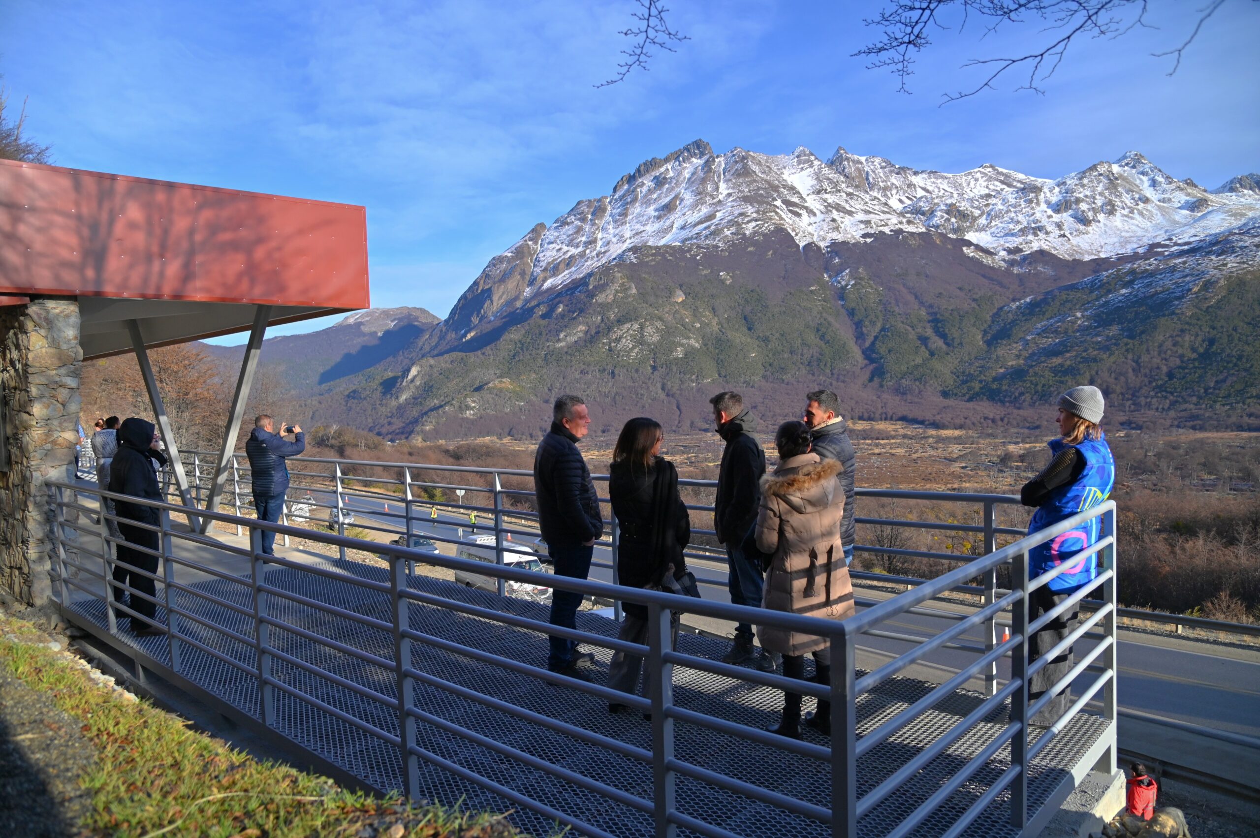 EL GOBERNADOR MELELLA Y EL MINISTRO LAMMENS INAUGURARON EL NUEVO MIRADOR DEL VALLE CARBAJAL
