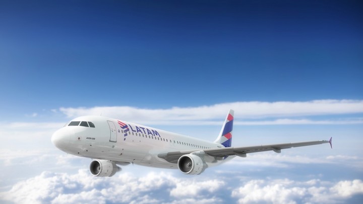 Pasajeros escogen a LATAM como “Aerolínea Líder de Sudamérica 2024″ por su experiencia en viaje