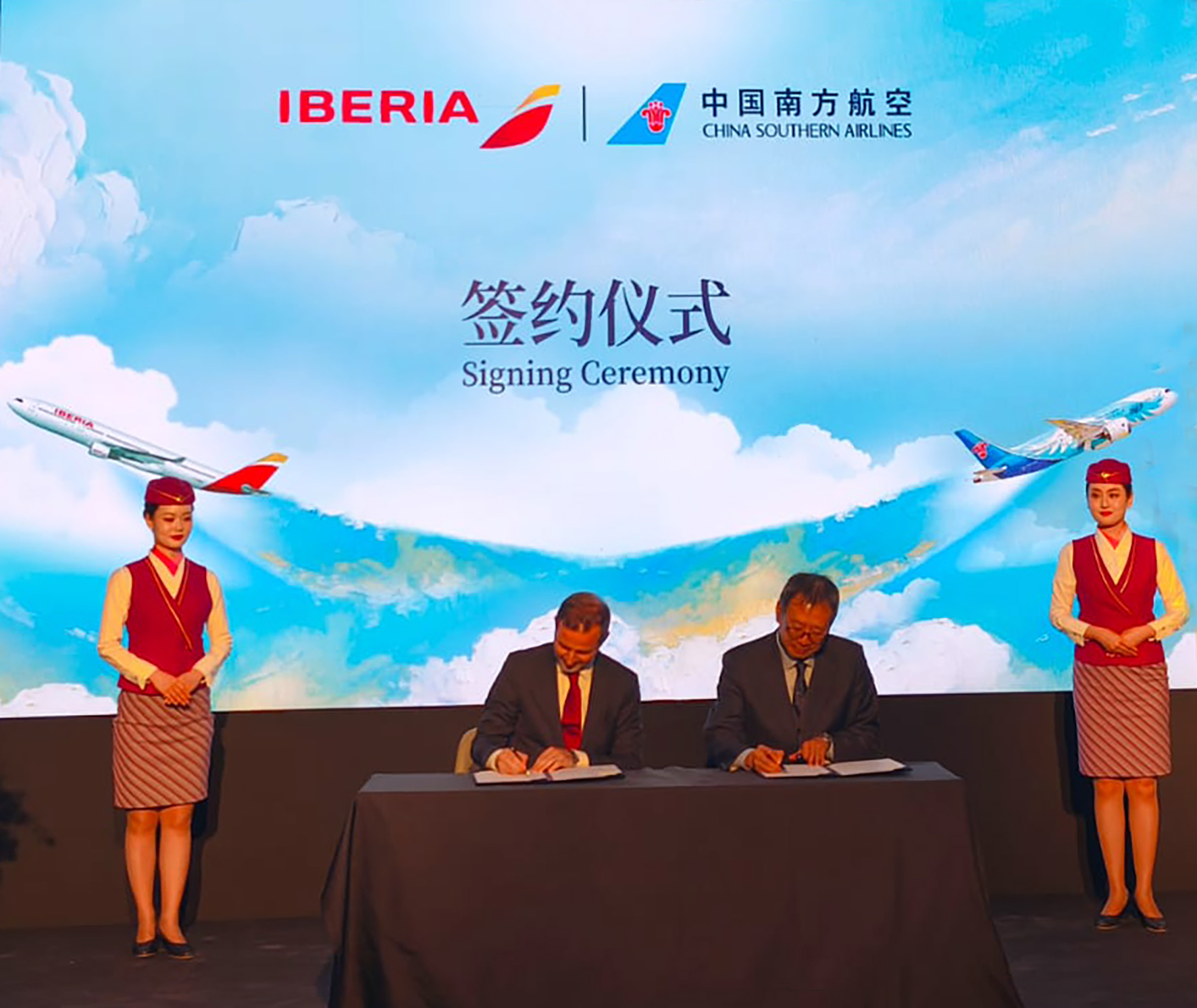 Iberia crea un puente entre América Latina<br>y el mercado asiático con un acuerdo de<br>código compartido con China Southern