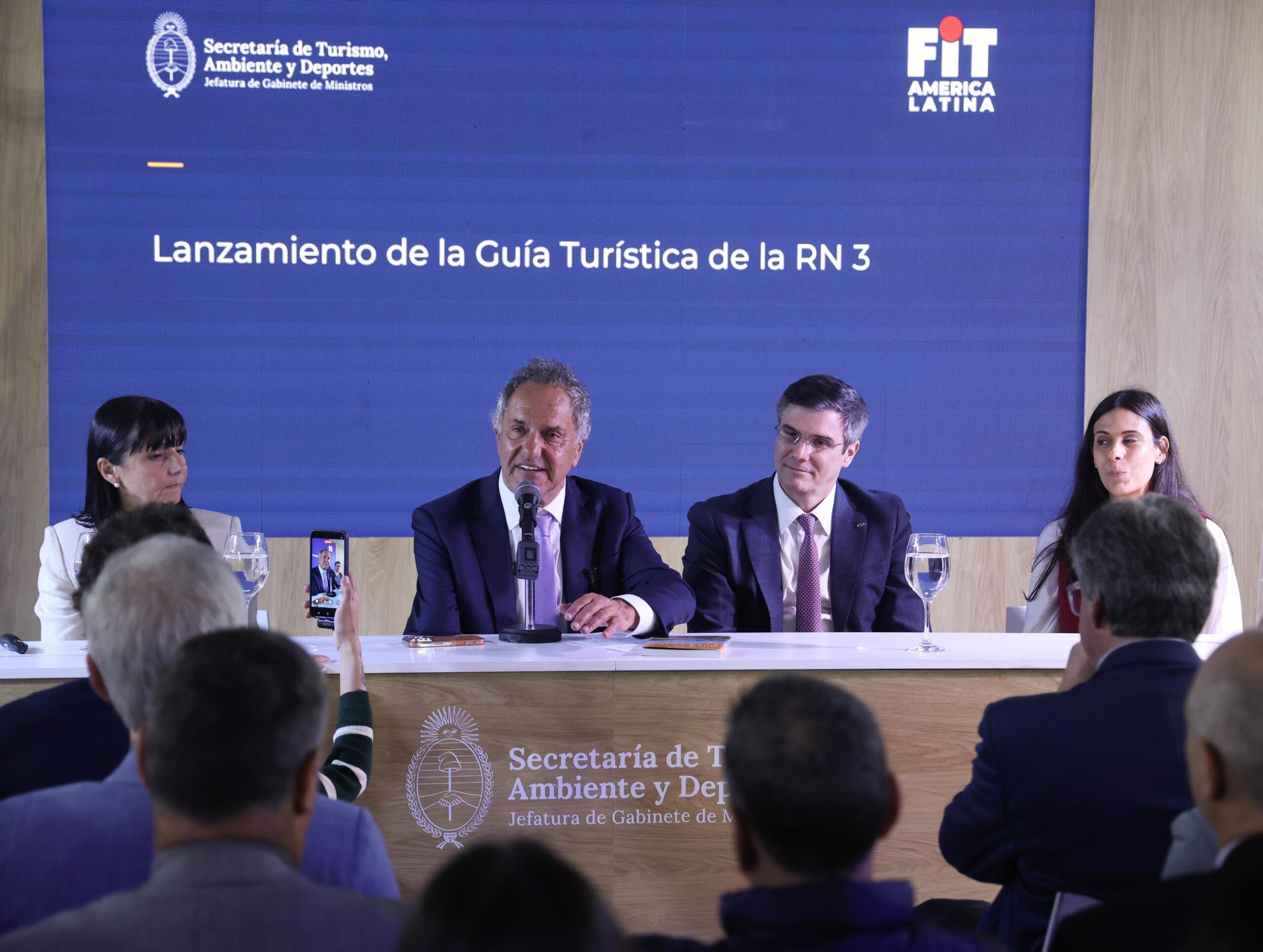 Scioli presentó la campaña promocional del Delta Turístico y la Guía de la Ruta 3 del ACA