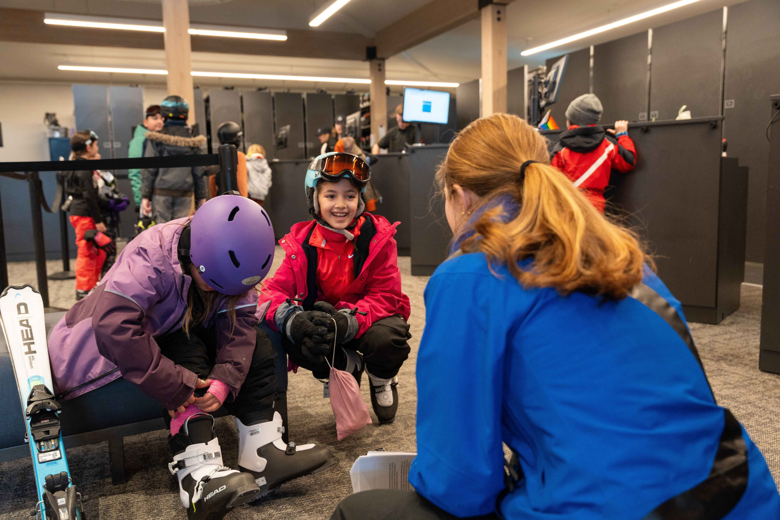 Descubra cómo funciona el servicio de alquiler de esquí y snowboard en Aspen Snowmass, con opciones para todo tipo de viajeros