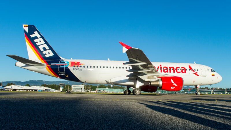  AVIANCA PINTA UNO DE SUS AVIONES A320 CON IMAGEN RETRO DE TACA