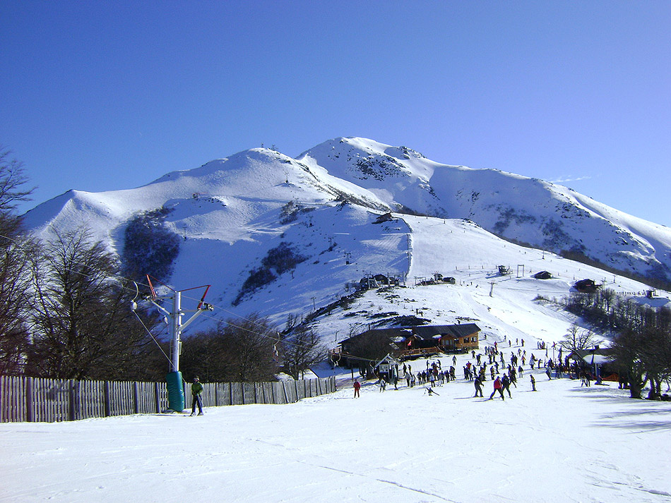 Cerro Bayo, el Centro de Ski Boutique, primero en abrir esta temporada 2023, confirmó que mañana sábado 17 de junio, estarán habilitadas sus pistas Principiantes y otras actividades