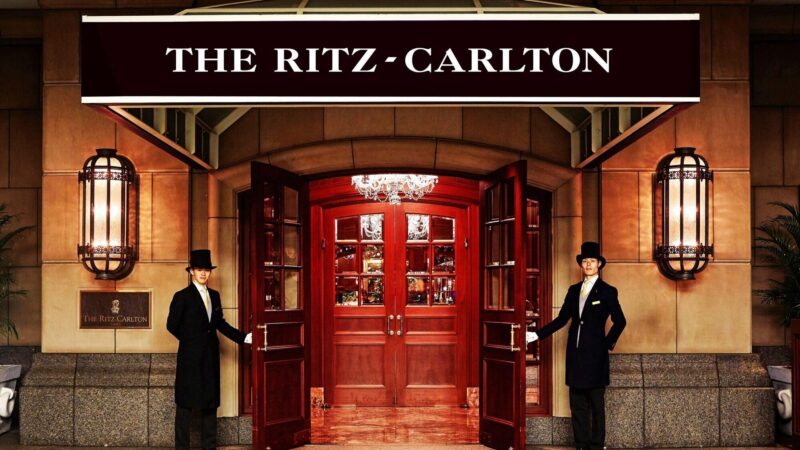 The Ritz-Carlton presenta la exclusiva colección “Travel Posters Series” creada por el artista Louis-Nicolas Darbon