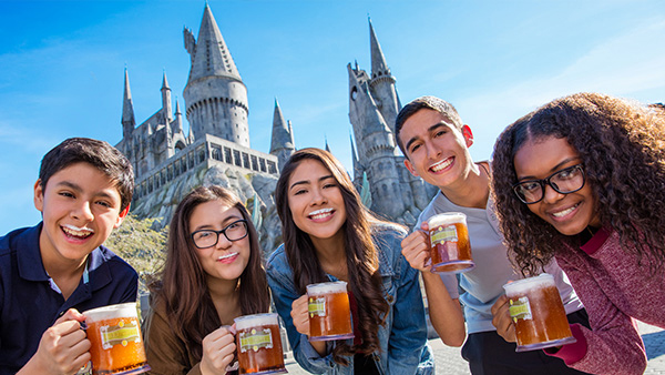 Butterbeer Season en “The Wizarding World of Harry Potter,”, en Universal Orlando Resort y Universal Studios Hollywood