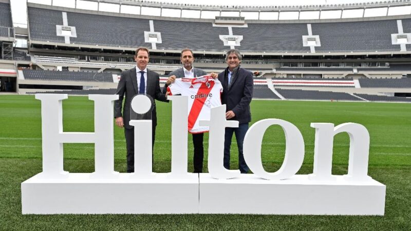 Hilton y club atlético River Plate anucian alianza que incluirá experiencias exclusivas para los miembros de Hilton Honors