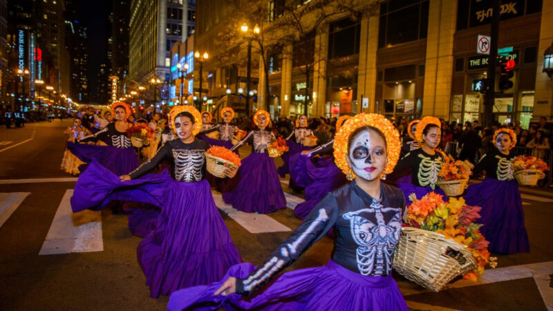 CHICAGO CELEBRA EL 10º DESFILE ANUAL DE HALLOWEEN, ARTS IN THE DARK, PAISAJE CREATIVO DE CHICAGO