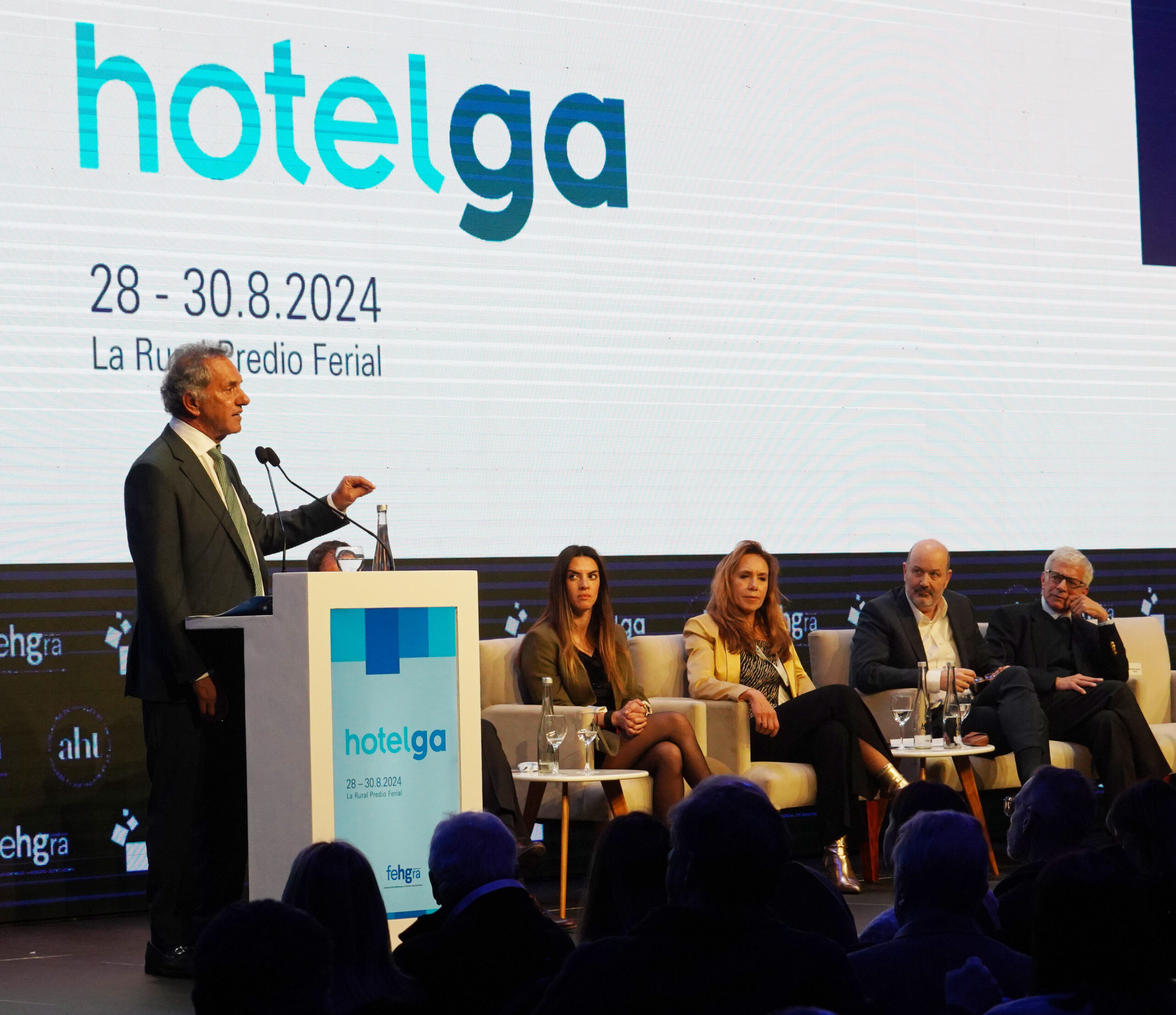 Sturzenegger y Scioli inauguraron Hotelga y anunciaron medidas para el sector hotelero