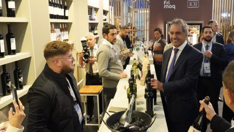 Scioli reafirmó su compromiso con el turismo del vino y la hotelería sustentable