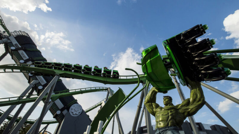 Día de la montaña rusa: descubre 7 atracciones imperdibles de los parques Universal