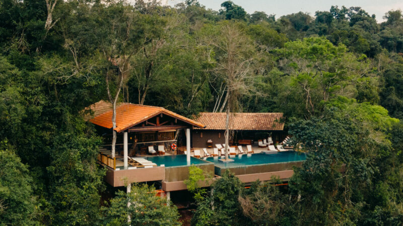 Atardecer, cócteles y buena música en Loi Suites Iguazú