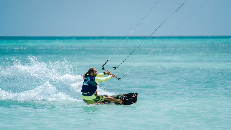 El espectáculo más emocionante en el Caribe: Hi-winds Aruba está de regreso con la edición 36ª de su competencia anual de Kitesurf y Windsurf