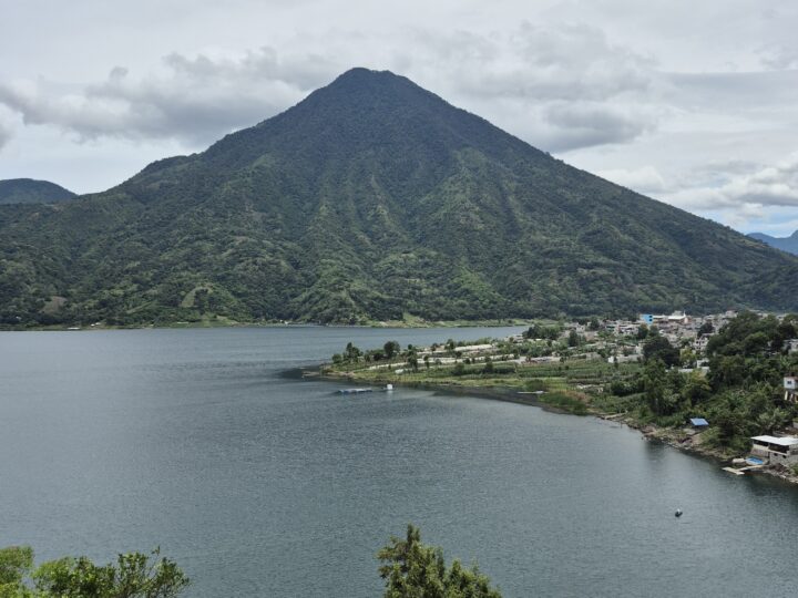 Guatemala, Santa Catarina Palopó y Santiago de Atitlán