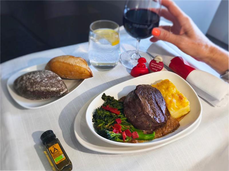 Iberia presenta sus nuevos menús de verano 2025