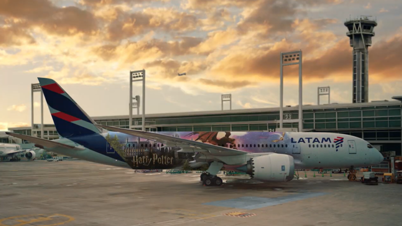 LATAM y Warner Bros. Discovery Latinoamérica llevan la magia de Harry Potter a los cielos con aviones intervenidos y experiencias a bordo
