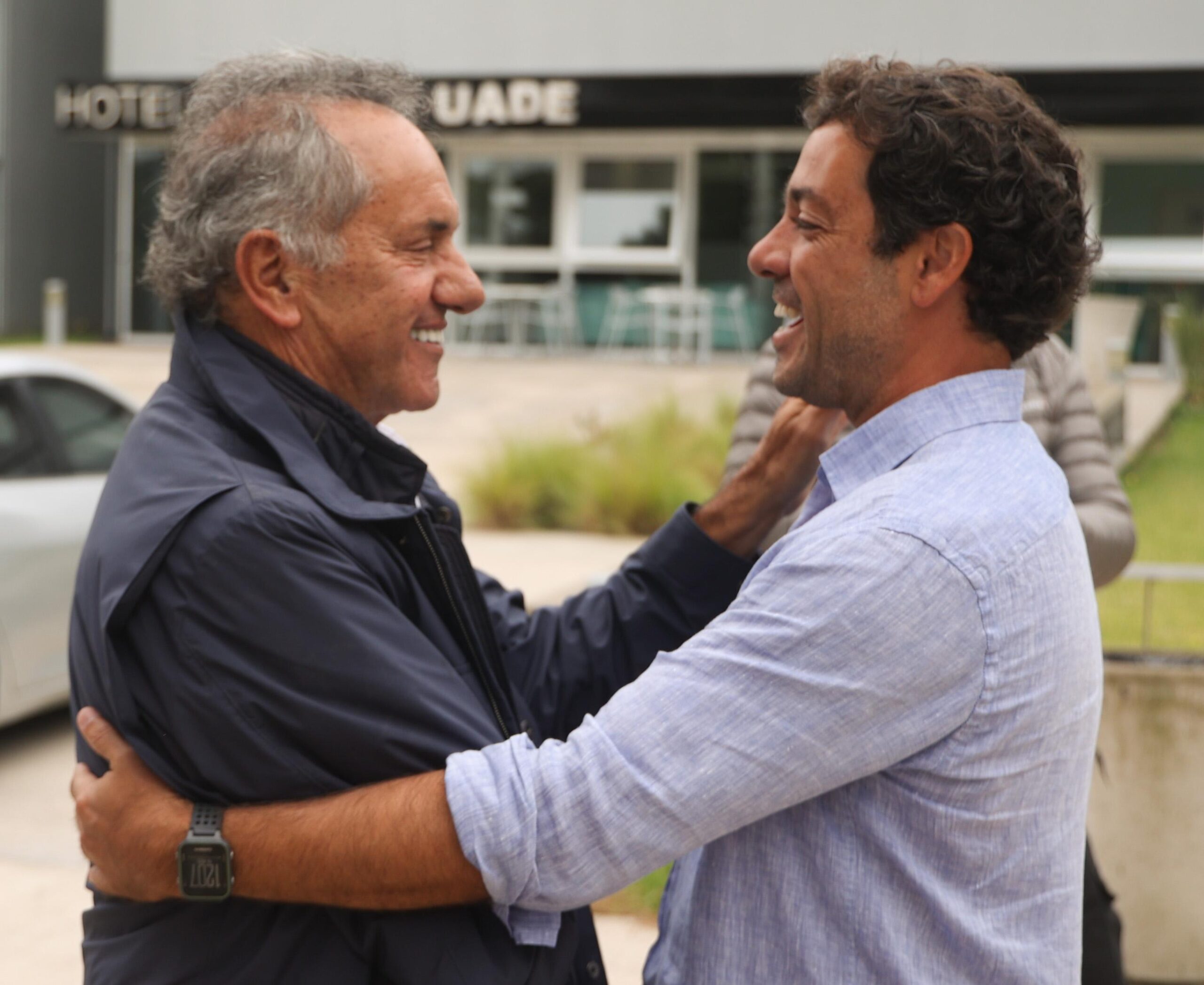 Scioli recorre destinos en plena temporada de verano