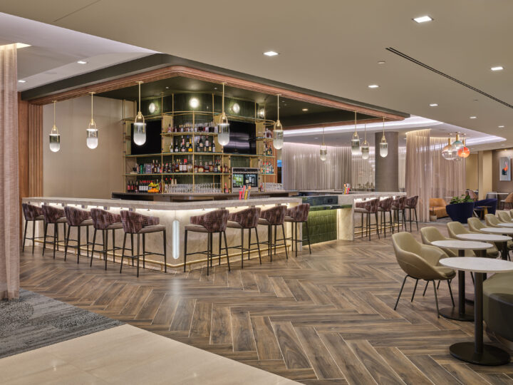 El impresionante Delta Sky Club abre en el Aeropuerto Internacional de Denver, trayendo la belleza de Colorado a su hogar  