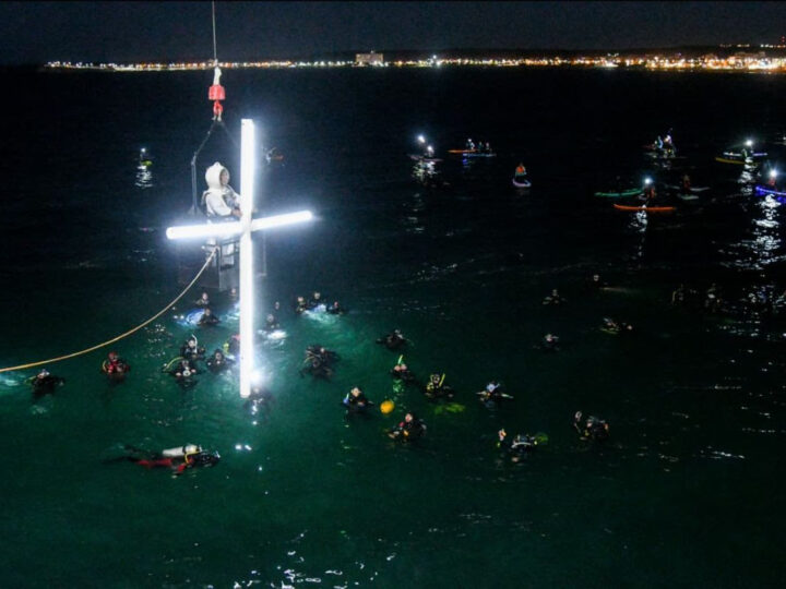 HÉROES DE MALVINAS Y FE BAJO EL MAR: PUERTO MADRYN VIVIÓ UN VÍA CRUCIS SUBMARINO INOLVIDABLE