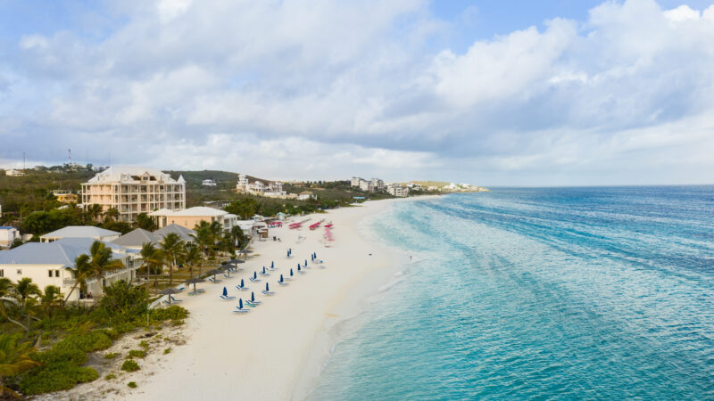 Cambie los abrigos por el bikini y disfrute del verano del Caribe