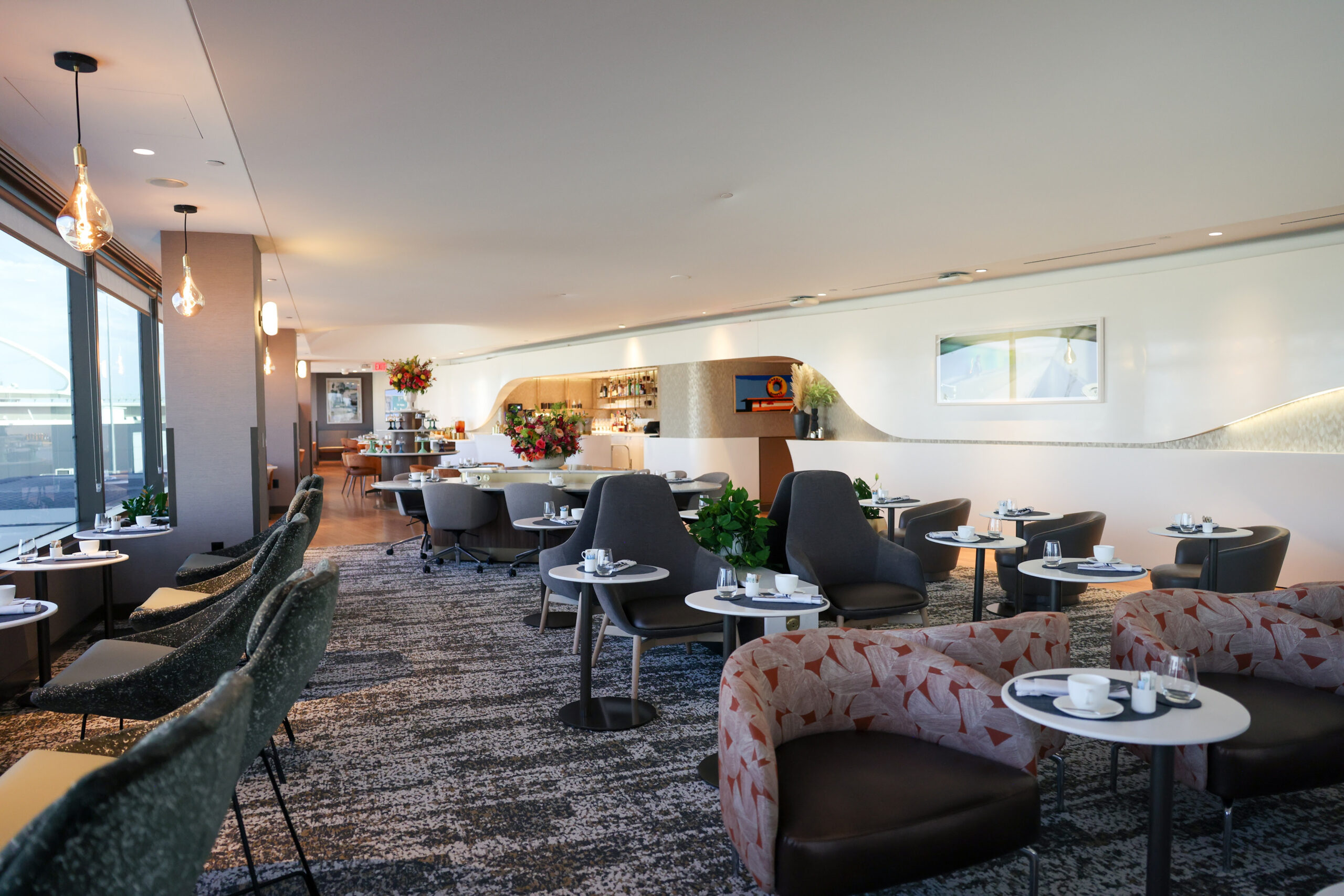 Delta amplía su inversión en el Aeropuerto Internacional de Los Ángeles con la apertura de la primera fase de su segundo Delta One Lounge