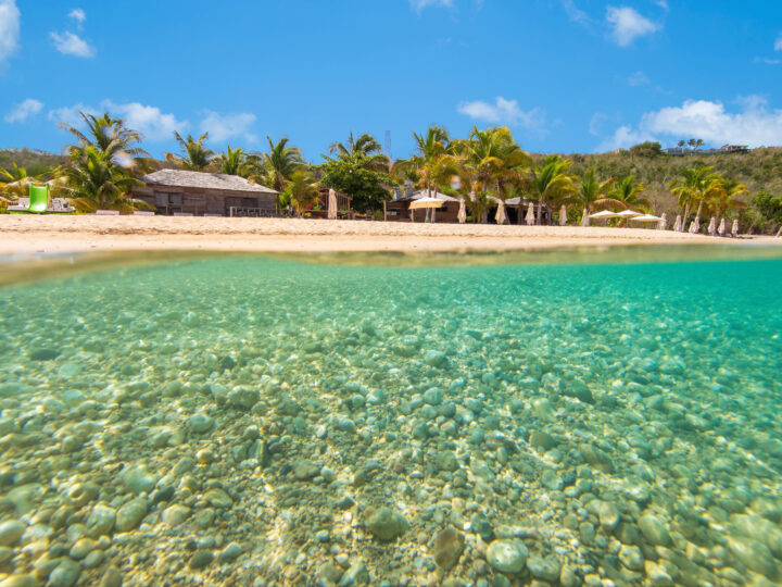 Crocus Bay Beach en Anguilla: paraíso escondido con historia, aventura y sabor caribeño