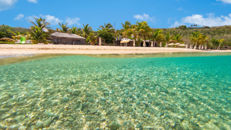 Crocus Bay Beach en Anguilla: paraíso escondido con historia, aventura y sabor caribeño