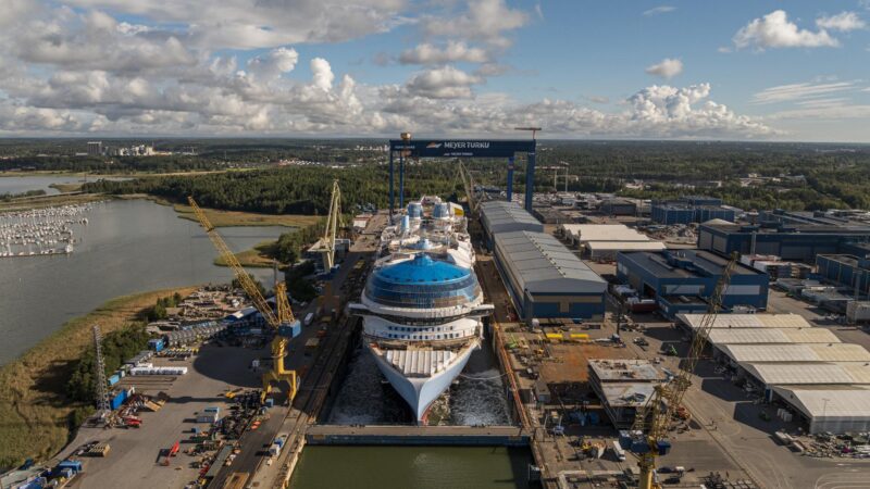 El Nuevo Hero Of The Seas De Royal Caribbean Flota Por Primera Vez En El Astillero Meyer Turku