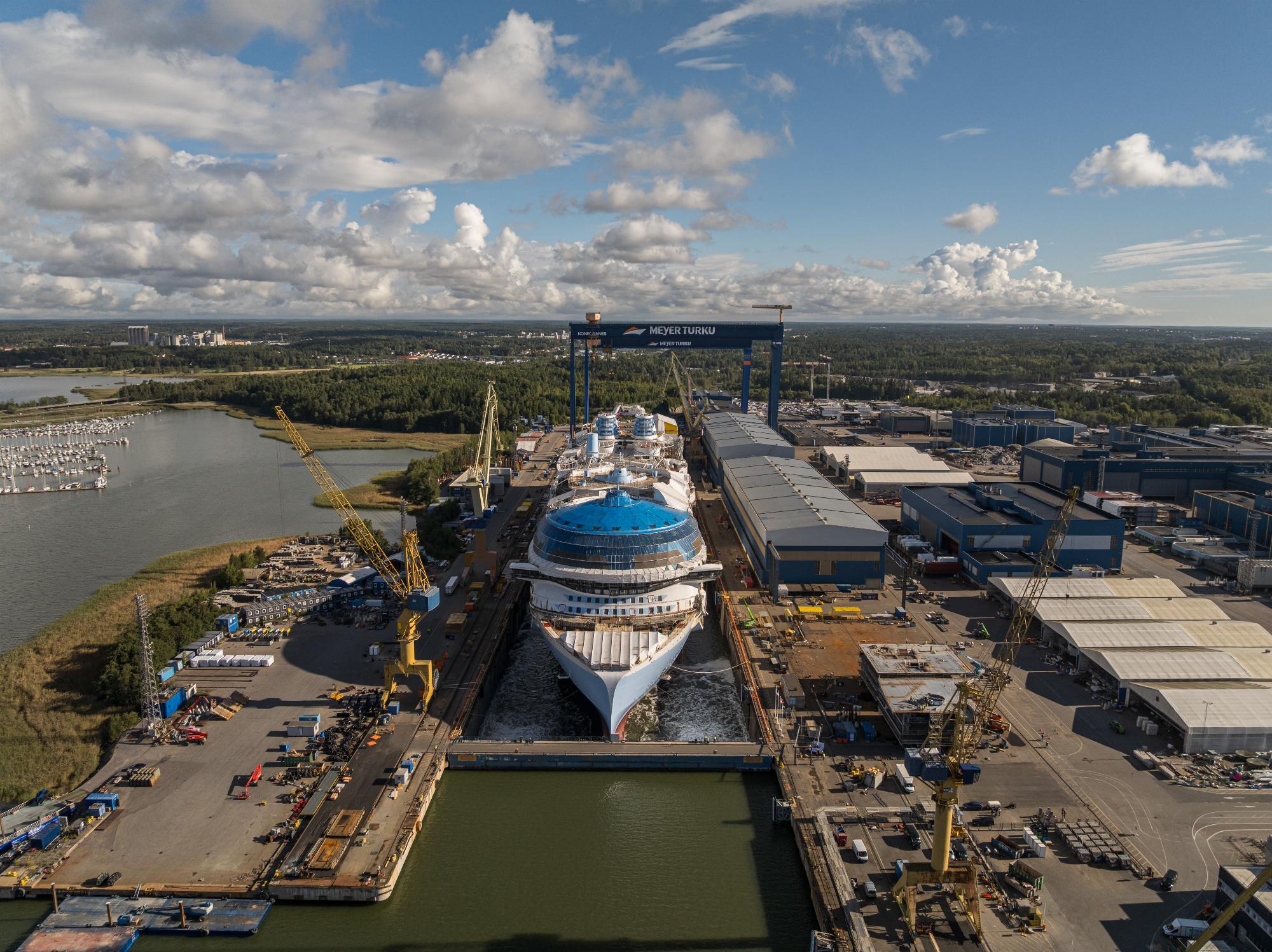 El Nuevo Hero Of The Seas De Royal Caribbean Flota Por Primera Vez En El Astillero Meyer Turku